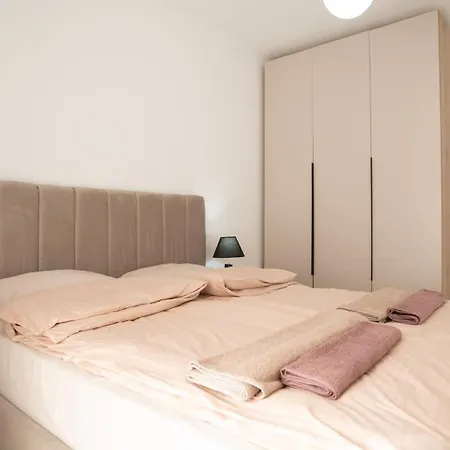 Padu'S Apartment By Tok Durres
