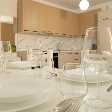 Padu'S Apartment By Tok